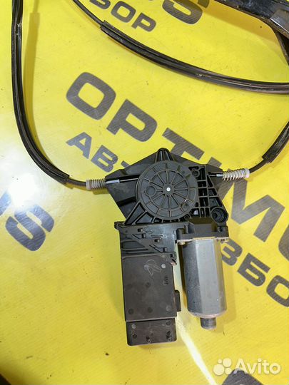 Стеклоподъемник передний правый Volkswagen Passat