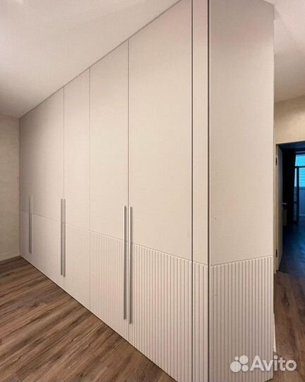Шкаф в комнату большой