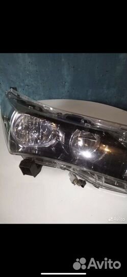 Фара правая tayota corolla 180