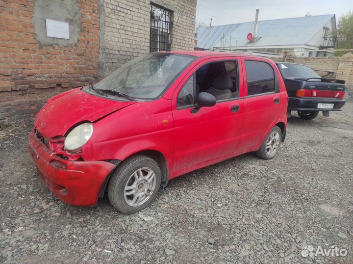 Компрессор на кондиционер рядом автомобиля