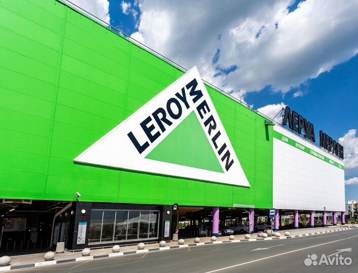 Водитель со своим грузовым авто 5 тонн