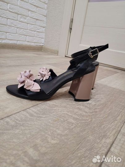 Босоножки женские 38 размер
