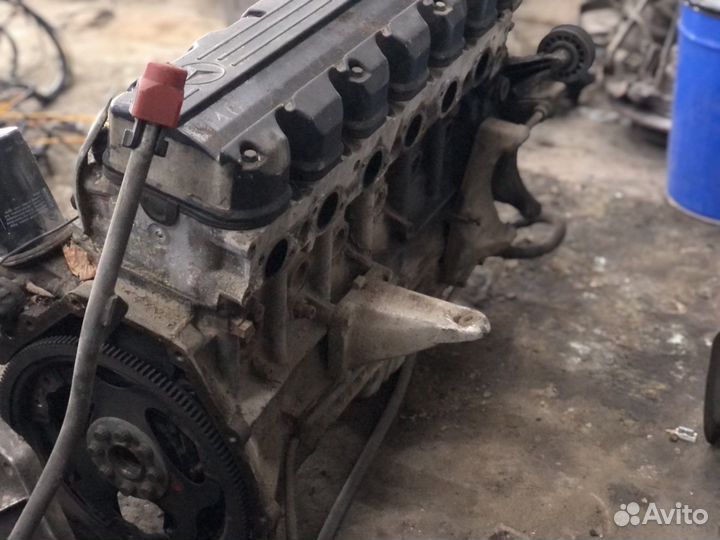 Двигатель на mercedes 124 M103 2,6