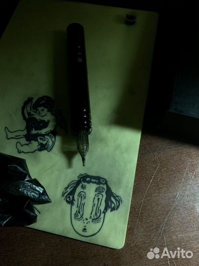 Мастер татуировки