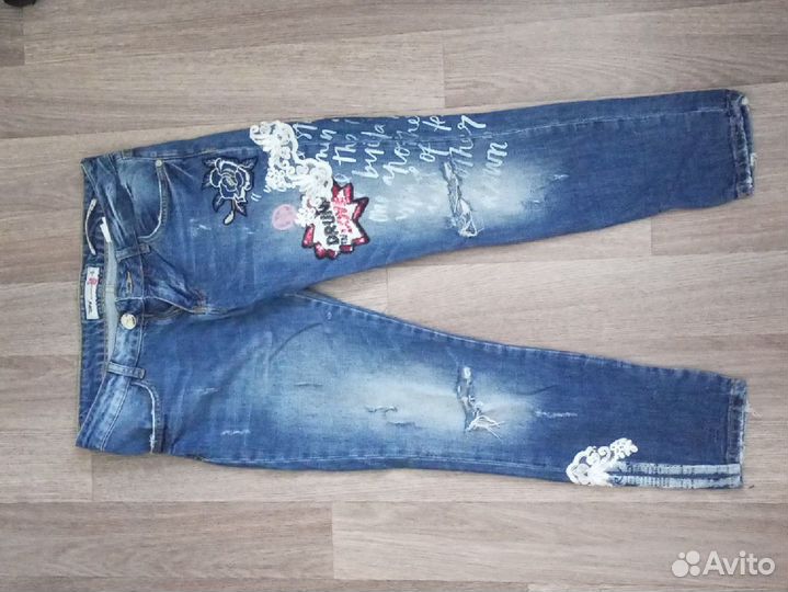 Джинсы узкие