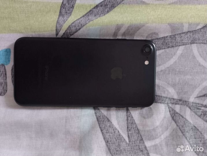 Телефон iPhone 7