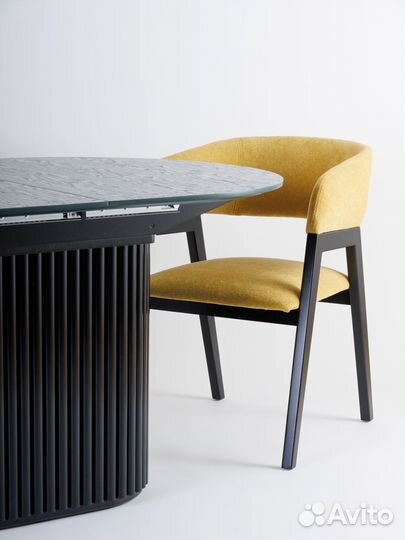 Круглый стол из массива