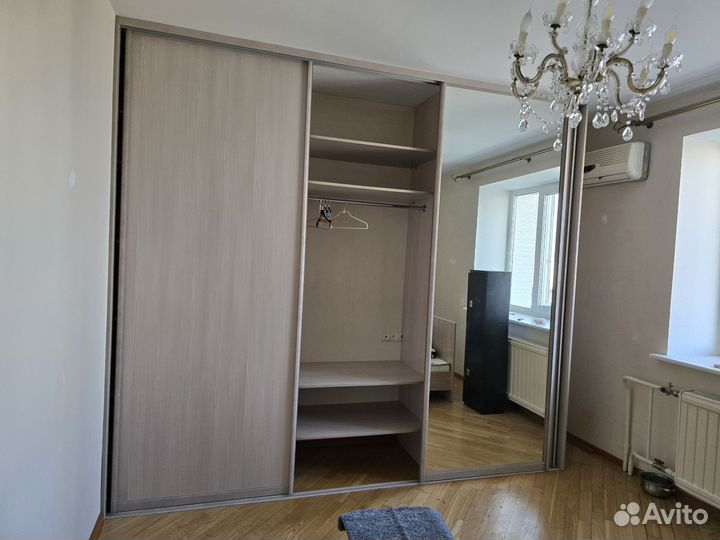 Шкаф купе с зеркалом