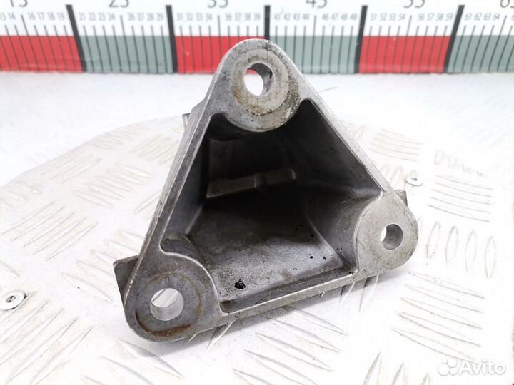 Кронштейн двигателя Opel Omega B рест. 2000