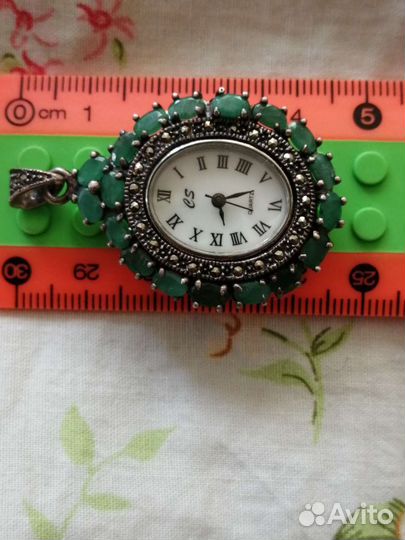 Часы серебро 925 с изумрудами