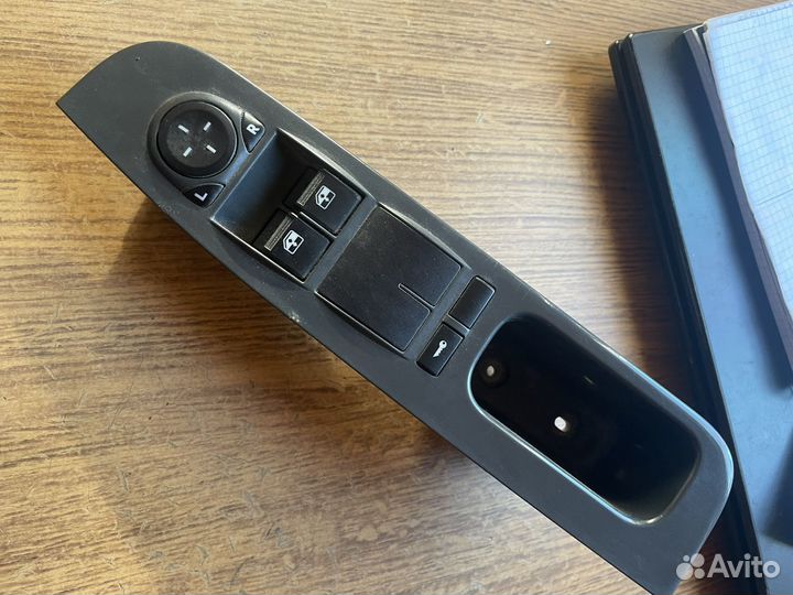 Блок управления стеклопадьемниками priora1