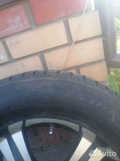 Pirelli Ice Zero 235/65 R17