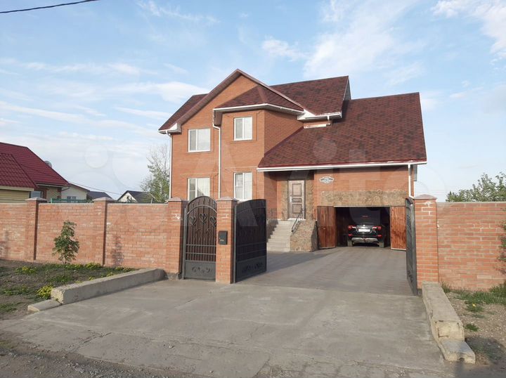 Коттедж 288 м² на участке 9 сот.