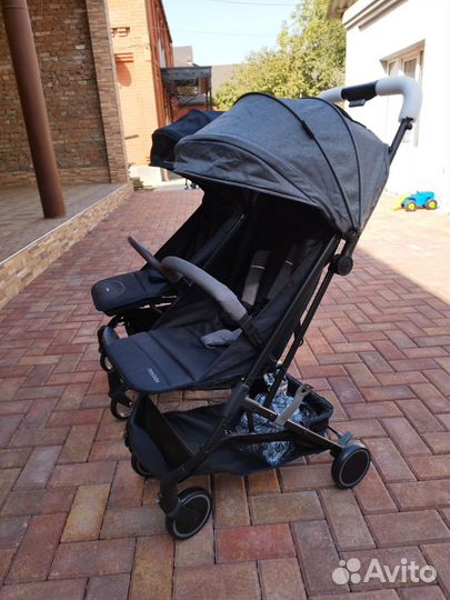 Прогулочная коляска новая