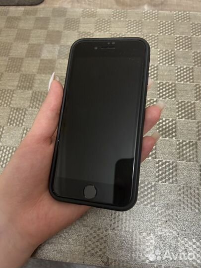 iPhone SE, 64 ГБ