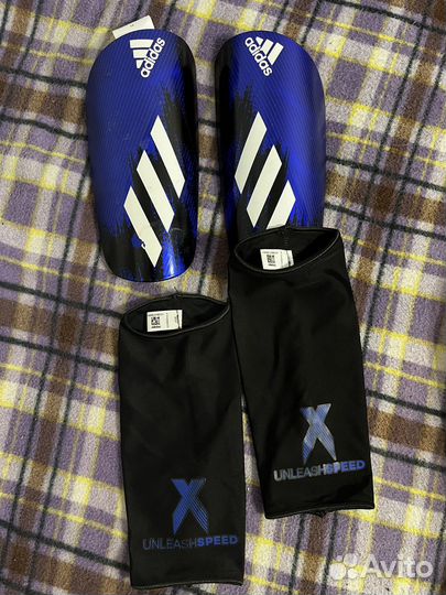 Футбольные щитки adidas