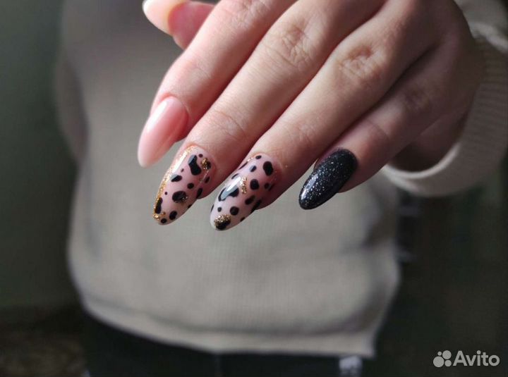 Модель на маникюр