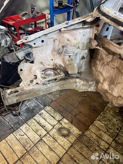 Volkswagen polo Передний правый Ланжерон