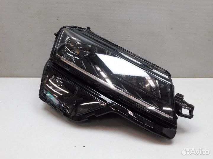 Фара правая Skoda Karoq