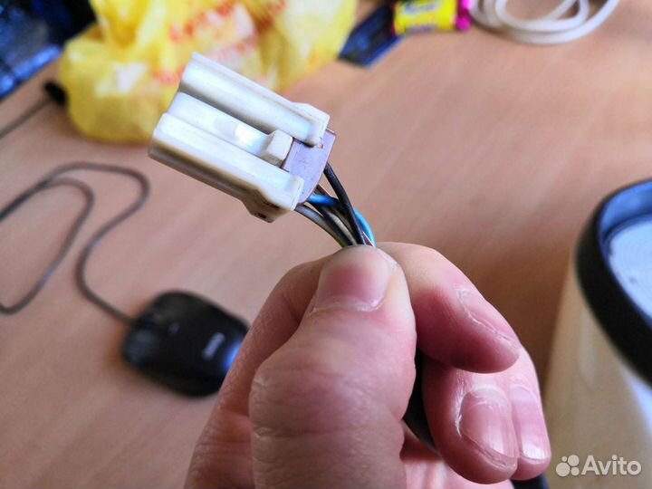 Зеркало правое Mitsubishi Carisma 1999