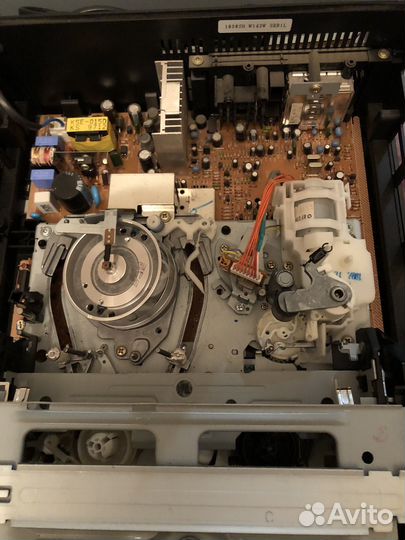 Видеомагнитофон LG W142W