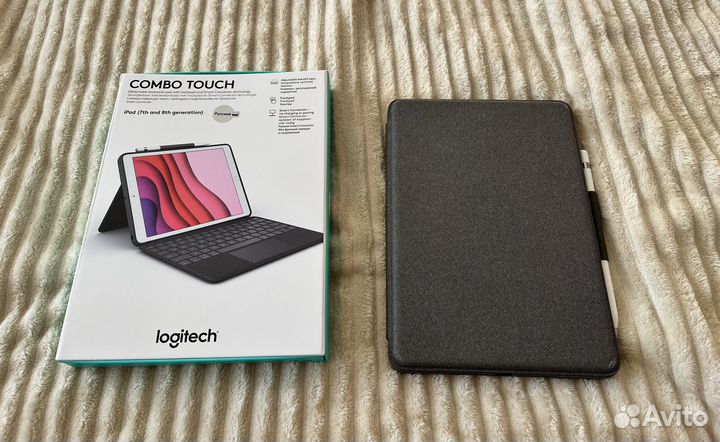 Чехол клавиатура Logitech combo touch iPad 10.2
