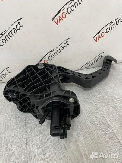 Педаль сцепления Skoda Yeti 1.2 2013