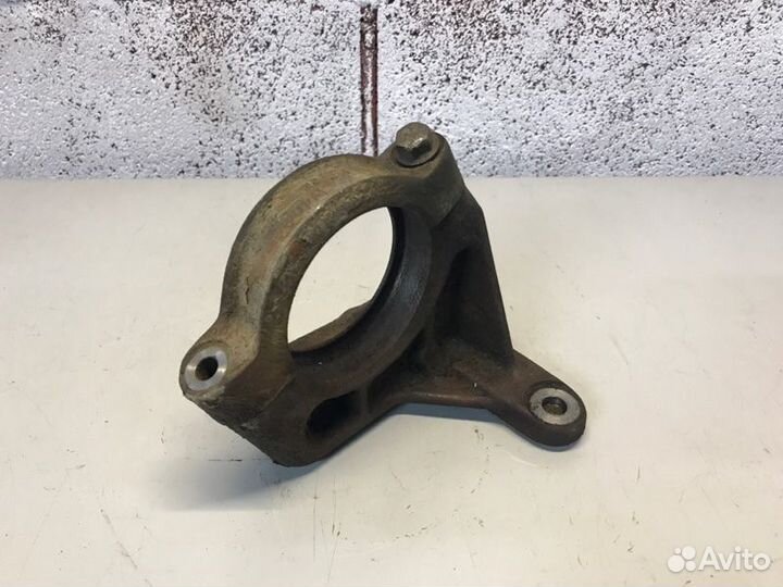 Кронштейн привода Volvo S80 седан 2.5 2004