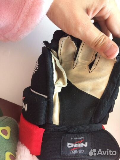 Шлем хоккейный ccm и хокейные краги