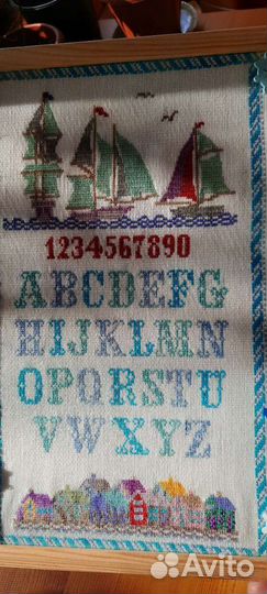 Вышитый алфавит на английском языке в рамке