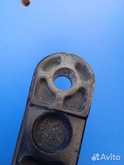 Поводок стеклоочистителя правый Skoda Октавия Тур