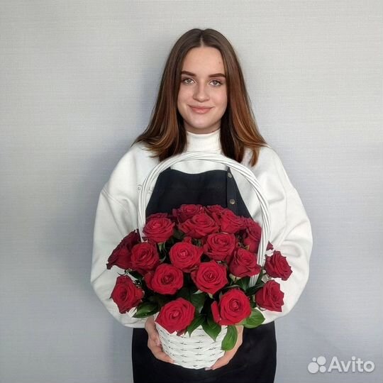 Розы Красные. Рзы корзине