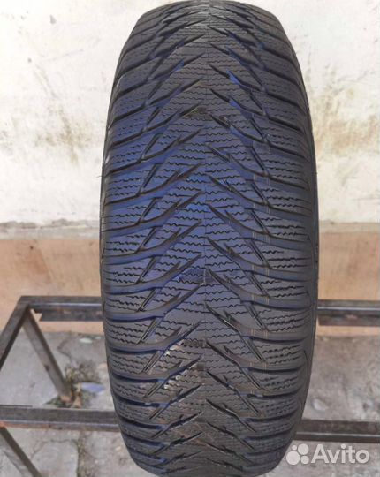 Goodyear UltraGrip 8 215/65 R16 98H