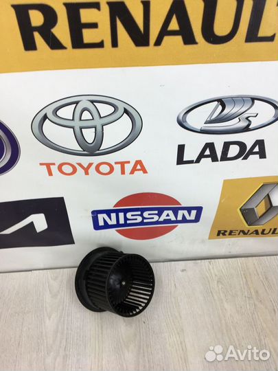 Вентилятор мотор печки отопителя Nissan terrano D1