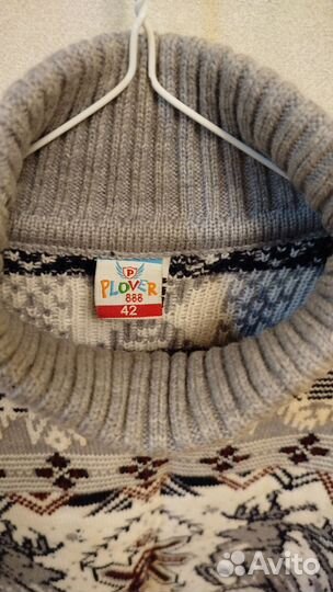 Свитер с оленями разм. 42