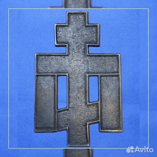 Крест с предстоящими