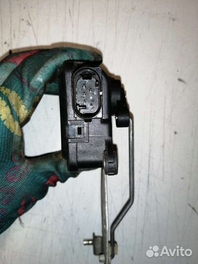 Моторчик заслонки отопителя Audi A6