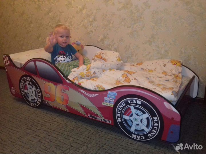Кровать-машинка Молния красная 2