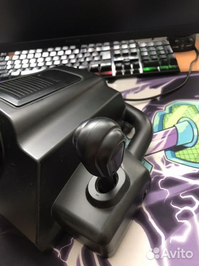 Игровой руль с педалями