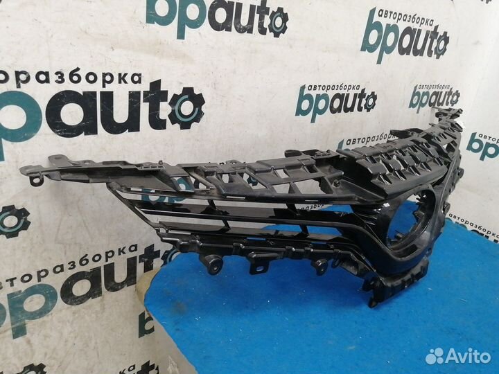 Решетка радиатора 53101-33410 Toyota Camry 70 2017