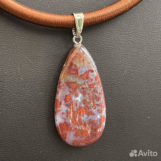 Кулоны с натуральным камнем на шнуре