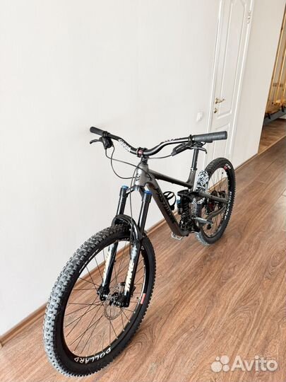 Двух подвес велосипед