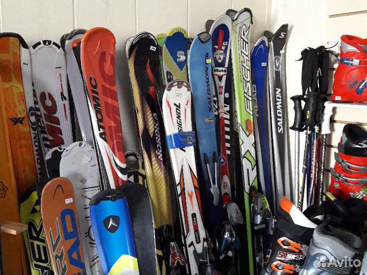 Горные лыжи, сноуборды, ботинки в ассортименте