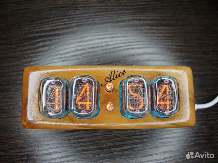 Часы ин-12 Индикаторные Настольные Дерево 