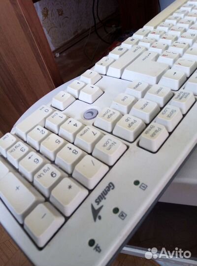 Монитор и клавиатура