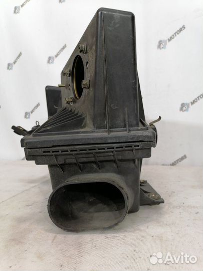 Корпус воздушного фильтра Nissan Cedric HY33