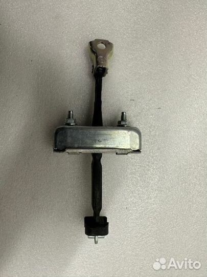 Ограничитель двери передний Toyota Camry V70/V75