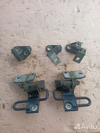 Петли двери VW Passat B6