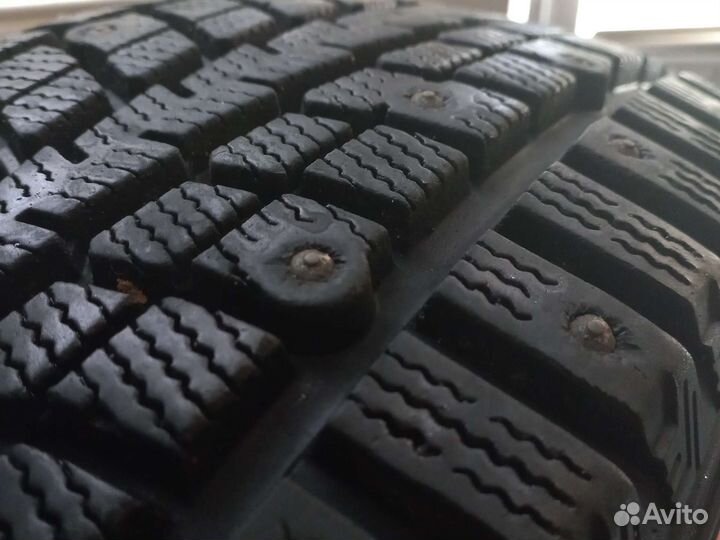 Dunlop SP Winter Ice 01 215/65 R16 102T