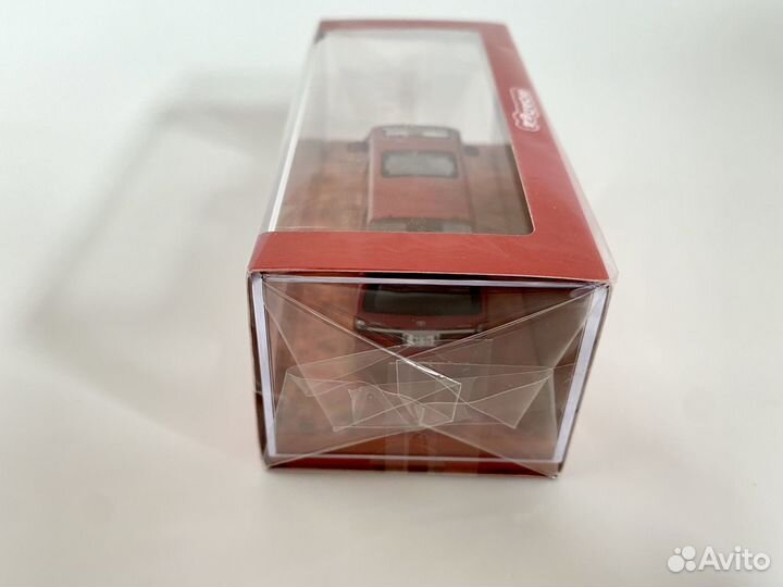 Модель Tarmac 1 64 Toyota Hiace Wagon Custom